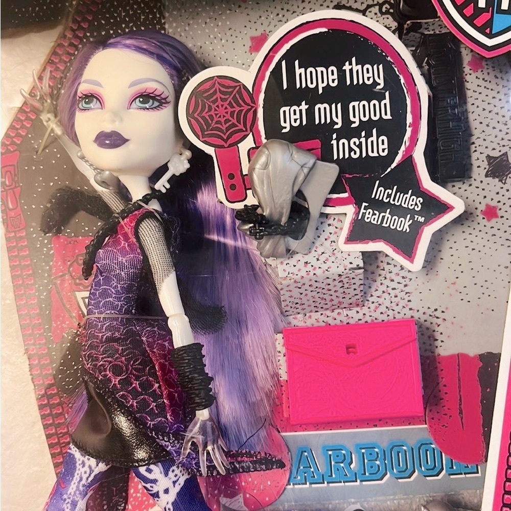 Mattel Monster High Picture Day Spectra Vondergeist 10.5-Inch Doll Picture Day